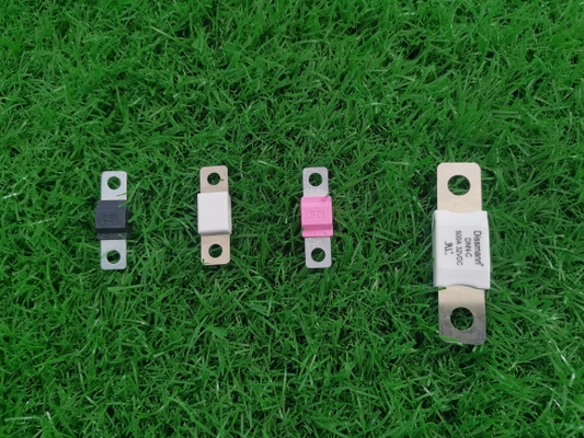 Uso principal del fusible automotriz de cerámica en fusible estándar de la UL de la seguridad de la batería de coche en China