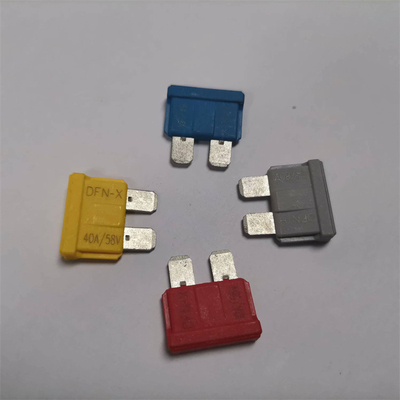 Fusible del vehículo eléctrico de bajo voltaje, fusible de cuchilla automotriz DC80V