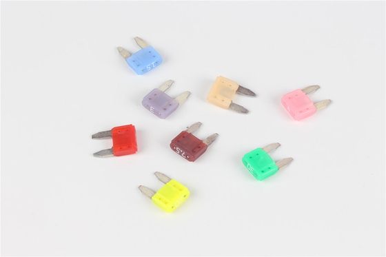 Mini Fast Blow Fuse, fusible automotriz de la cuchilla de DC32V 4Amp pequeño enchufa