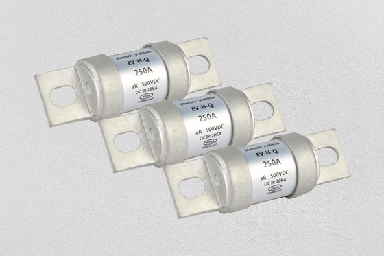 Alto color blanco de fractura del fusible AC690V de la capacidad del vehículo eléctrico