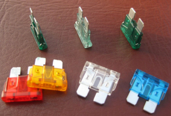 Fusibles de la baja tensión 32VDC, 40 estándar del amperio Mini Blade Fuse ISO8820