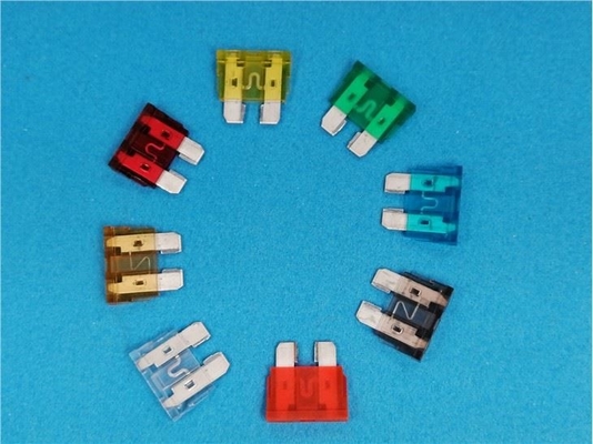 Los fusibles del vehículo eléctrico de los fusibles cubren con cinc los camiones de los coches de Tin Plating Plug In For de la aleación
